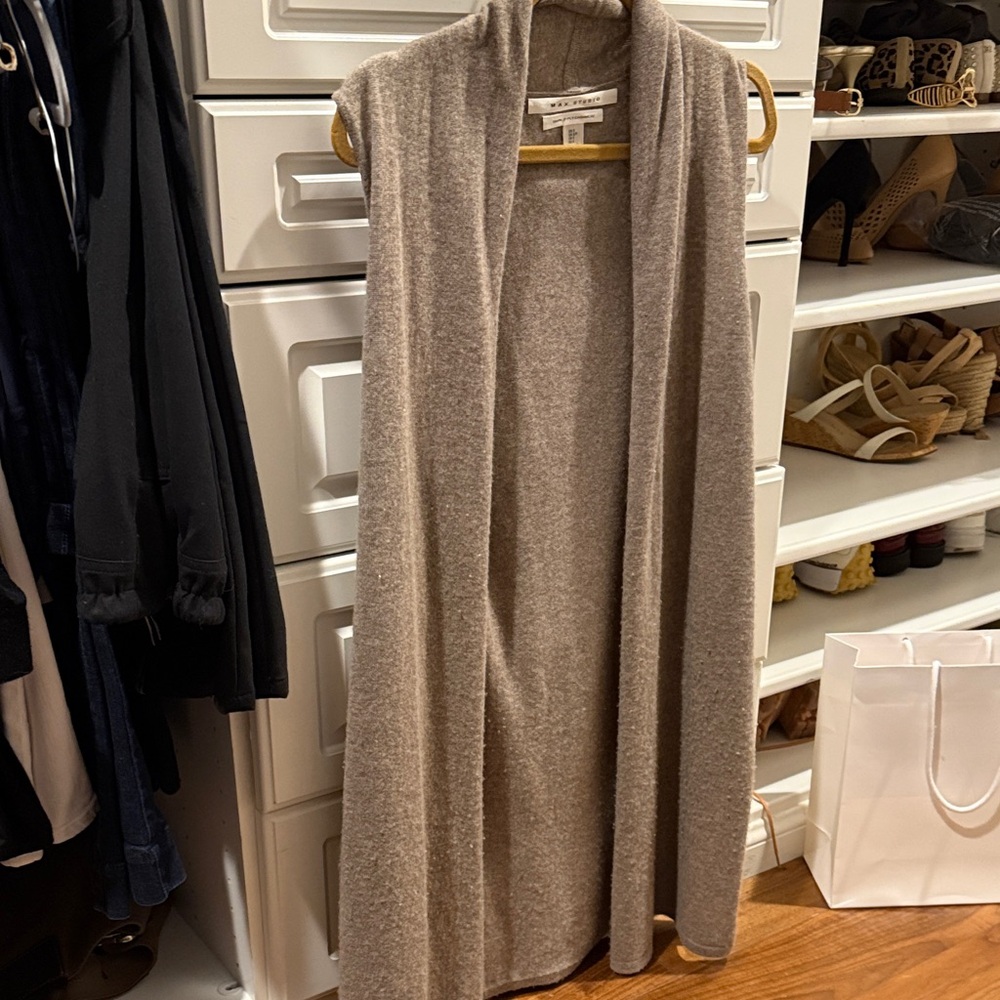 100% Cashmere Sleeveless Cardigan Vest
